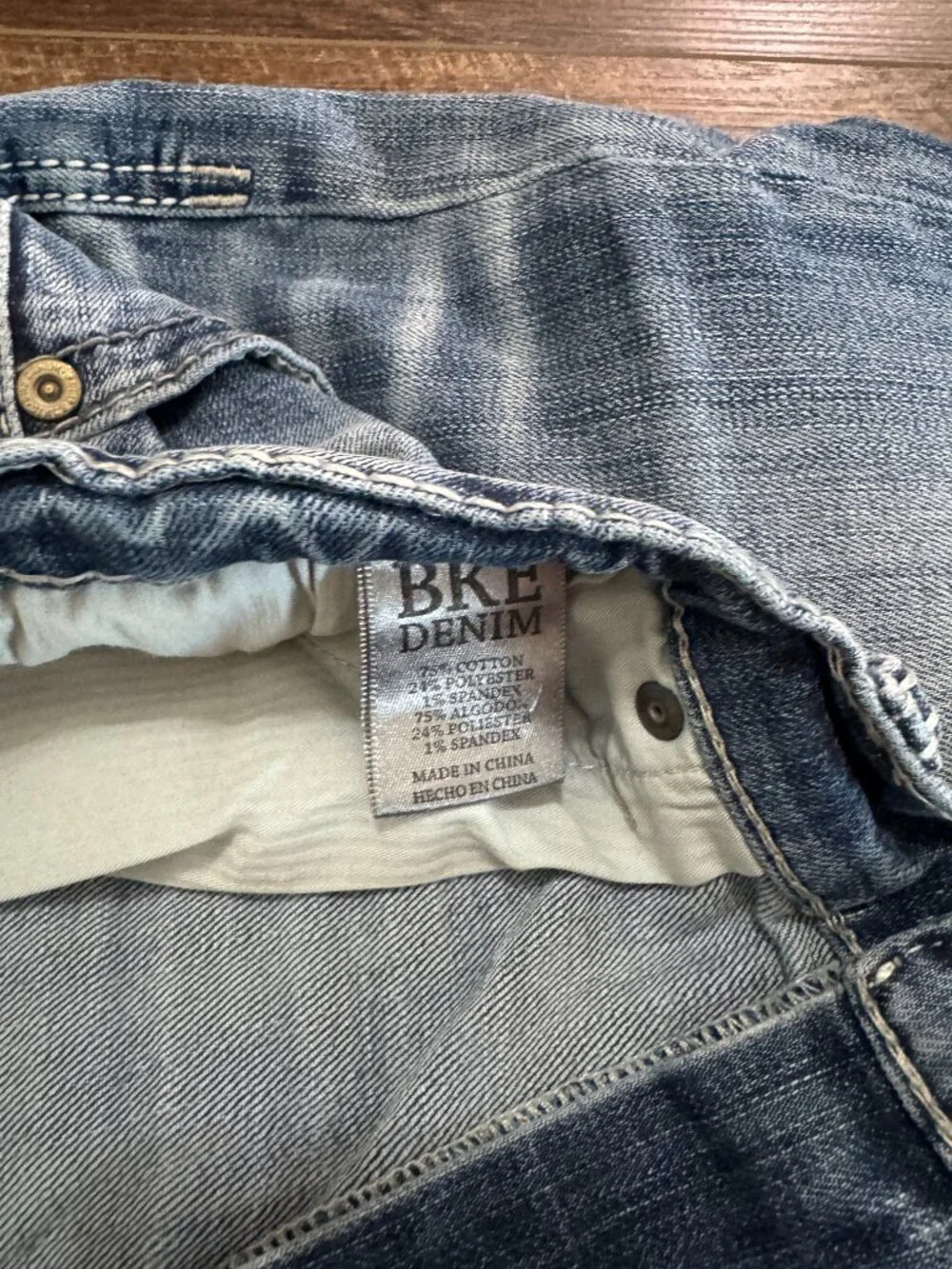BKE Tyler Bootleg Light Wash Distressed Denim Jeans Size 34L